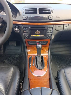 Mercedes-Benz E 200 2009г. Напълно обслужен - нов внос от Германия, снимка 14