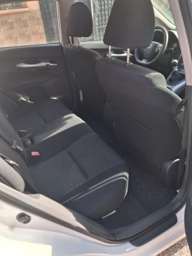 Toyota Auris 2.0D4D ШЕСТ СКОРОСТИ, снимка 17