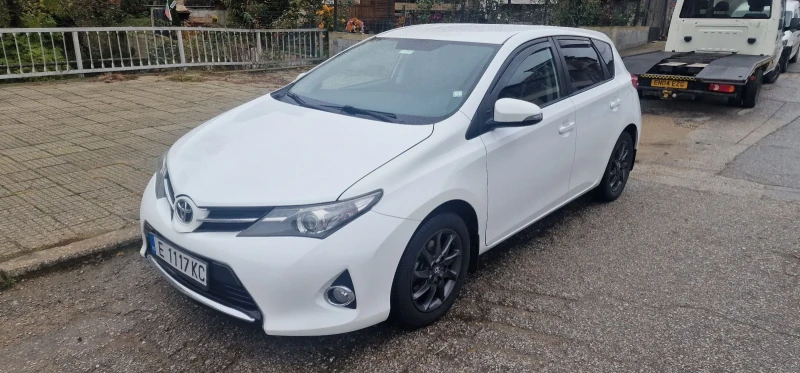 Toyota Auris 1.6 VVTi, снимка 2 - Автомобили и джипове - 48475152