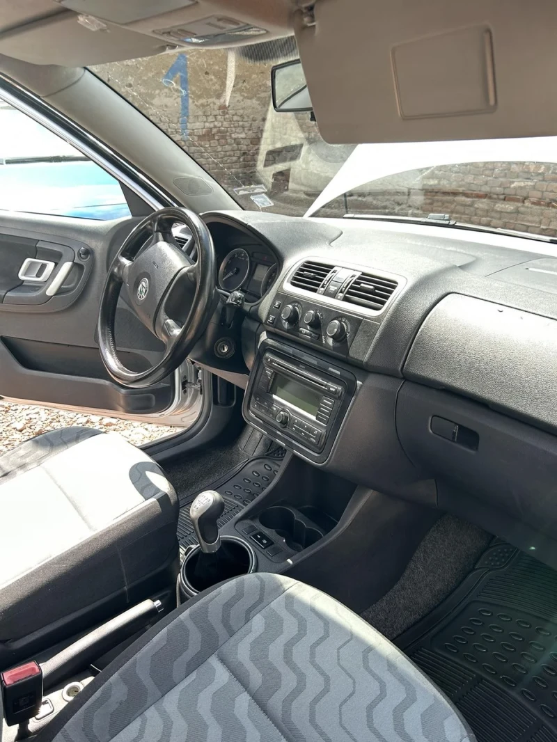 Skoda Fabia 1.4, снимка 15 - Автомобили и джипове - 51472598