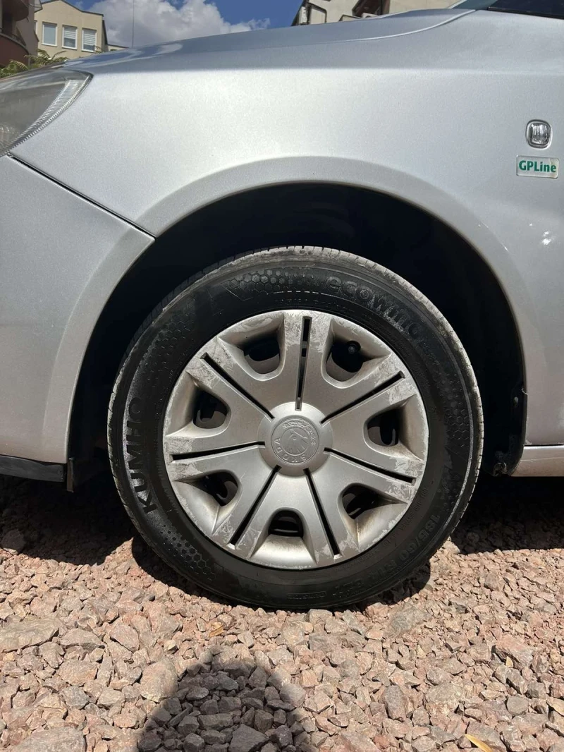 Skoda Fabia 1.4, снимка 2 - Автомобили и джипове - 51472598