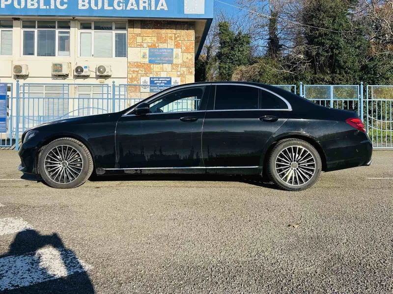 Mercedes-Benz E 220 4matic-HeadUp-Distronic, снимка 3 - Автомобили и джипове - 52929815