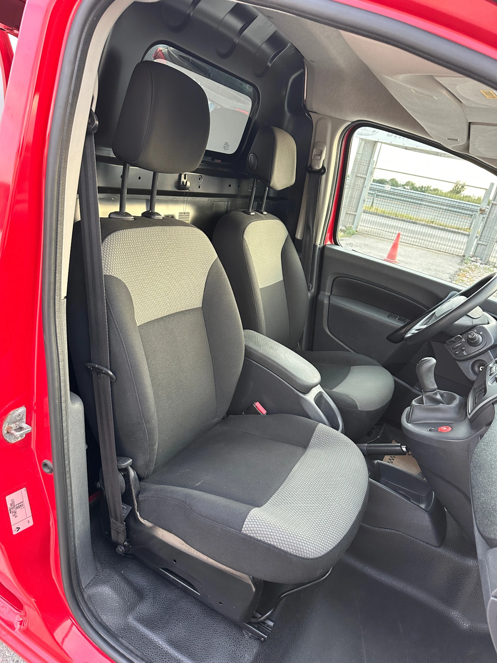 Renault Kangoo 1.5TDCI* EURO6b* ЛЕТИ ДЖАНТИ* START-STOP* КЛИМАТИК - изображение 9