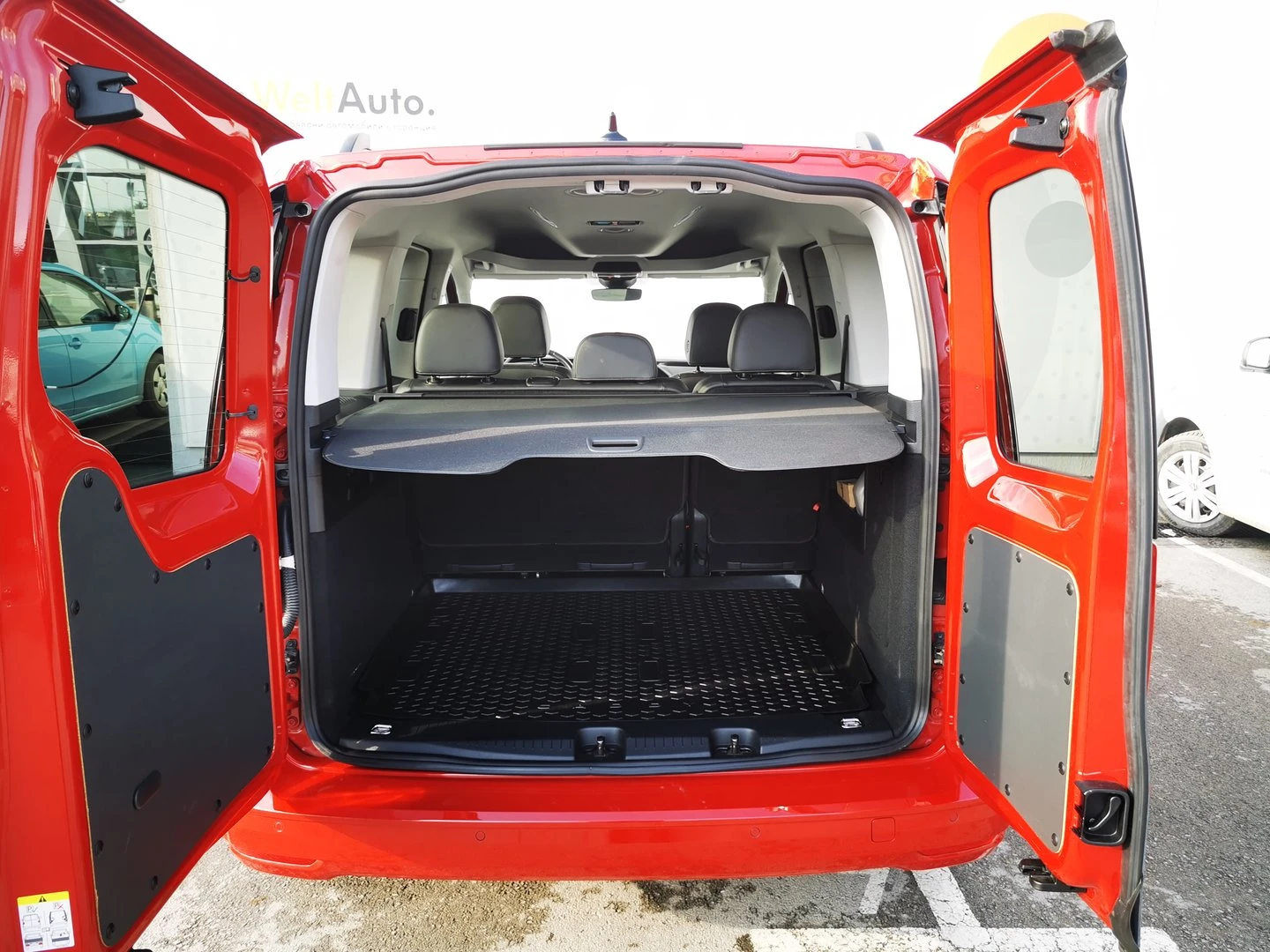 VW Caddy Style TDI 5 места - изображение 8