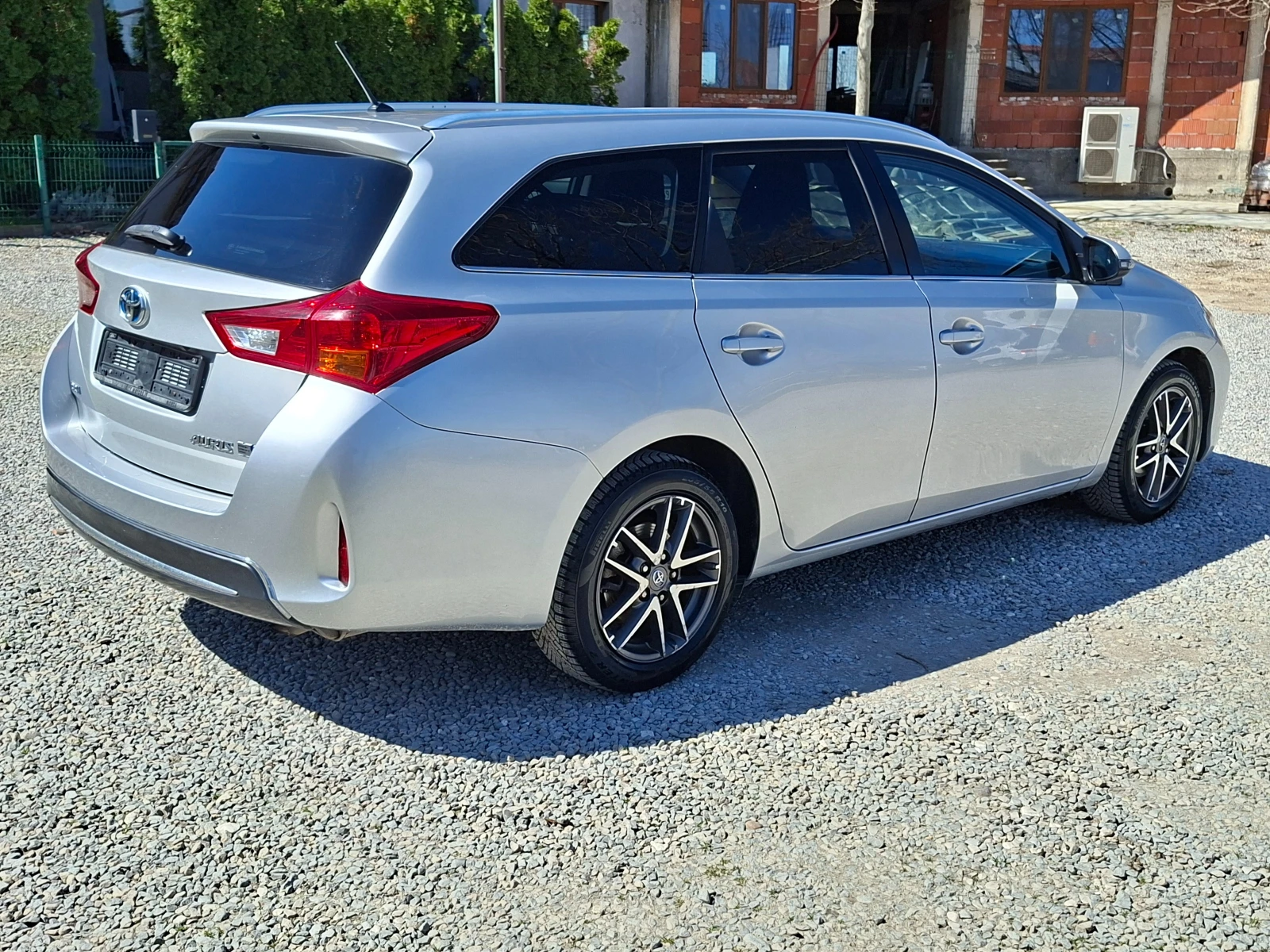 Toyota Auris 1.8 HYBRID, снимка 5 - Автомобили и джипове - 54123209