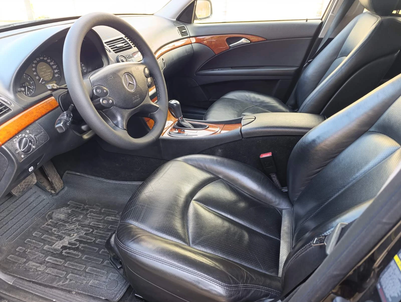 Mercedes-Benz E 200 2009г. Напълно обслужен - нов внос от Германия, снимка 13 - Автомобили и джипове - 54239237