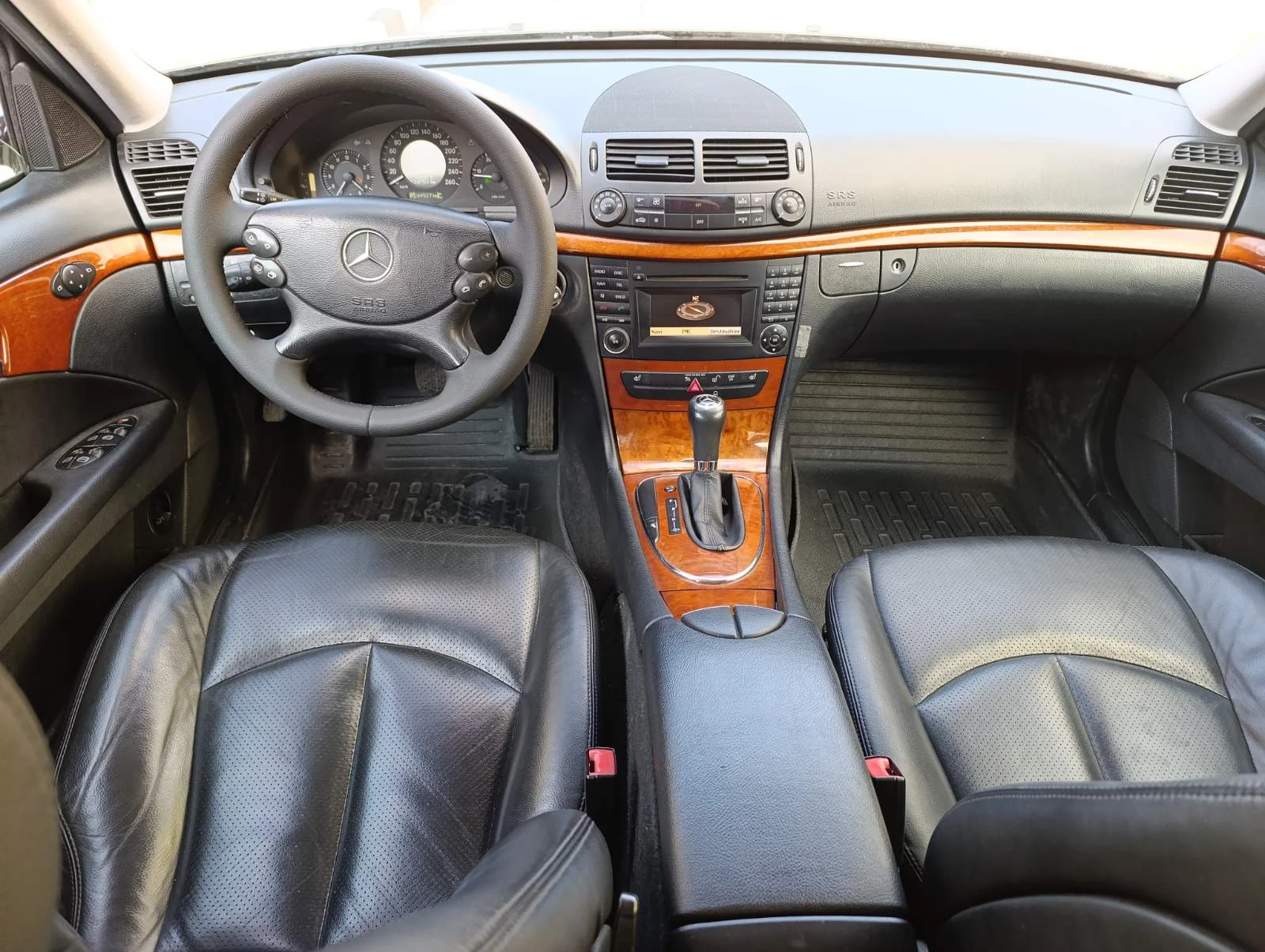 Mercedes-Benz E 200 2009г. Напълно обслужен - нов внос от Германия, снимка 10 - Автомобили и джипове - 54239237