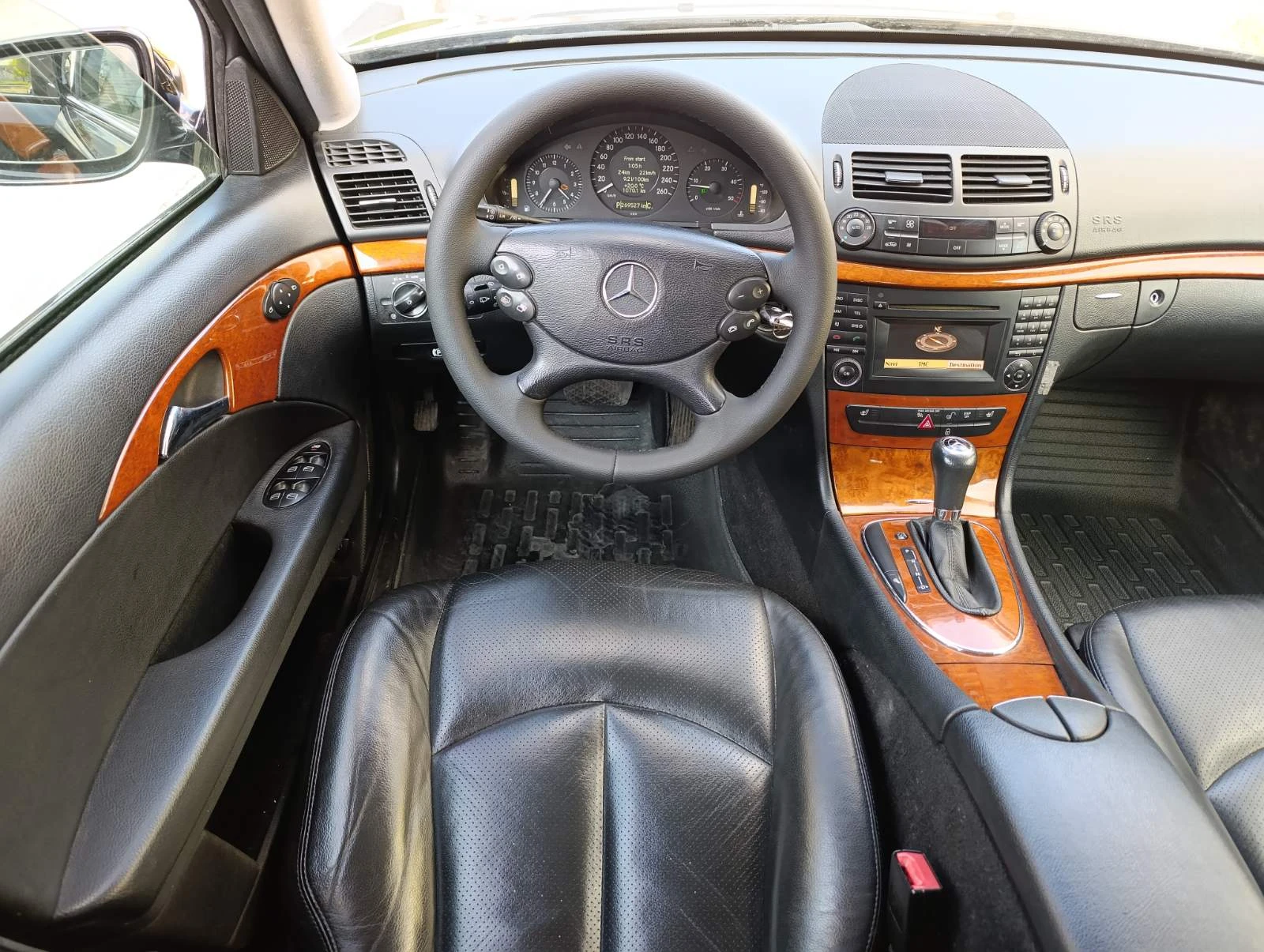 Mercedes-Benz E 200 2009г. Напълно обслужен - нов внос от Германия, снимка 11 - Автомобили и джипове - 54239237