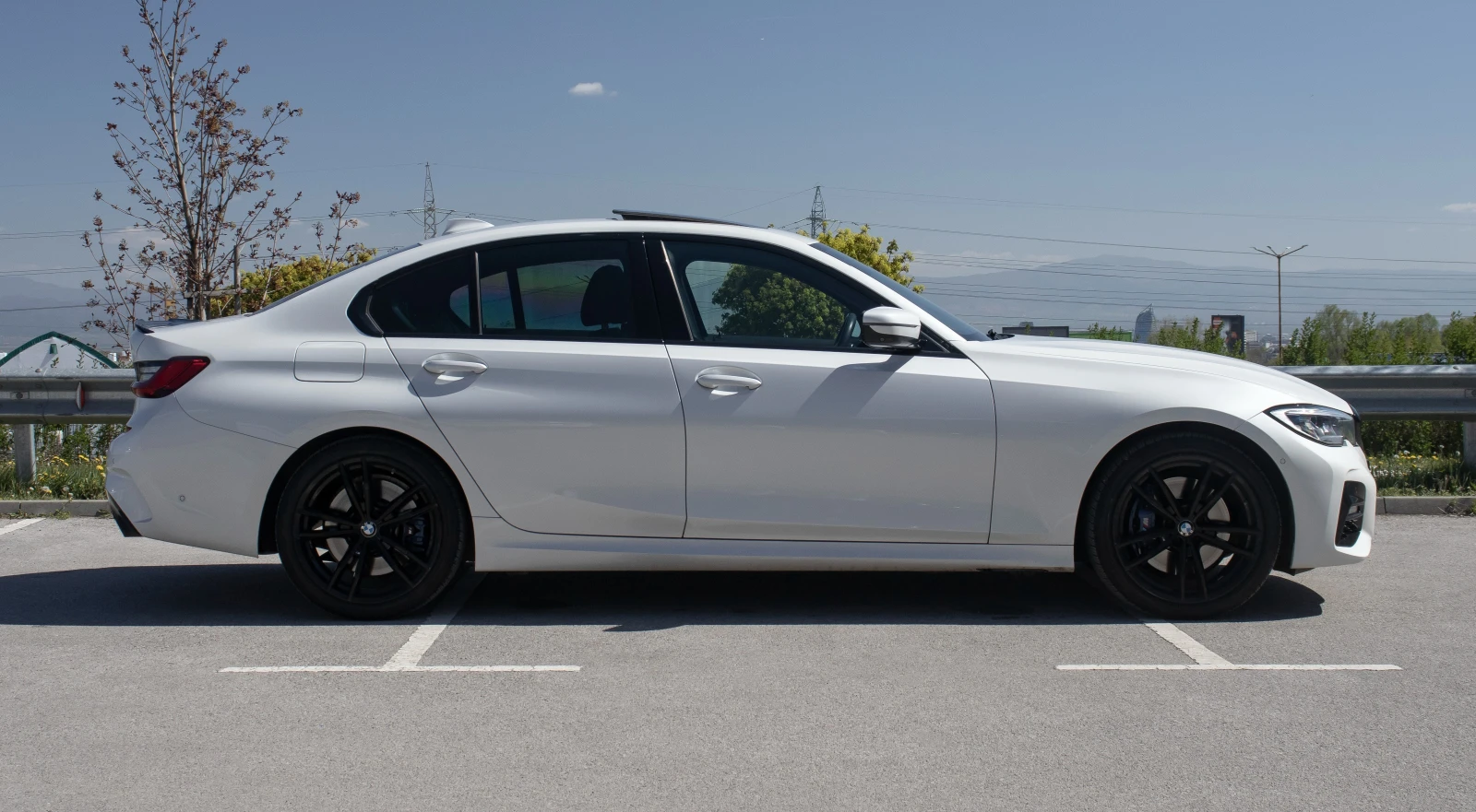 BMW 330 M PACK/LASER/DISTRONIC/360/ADAPTIVE, снимка 4 - Автомобили и джипове - 54382779