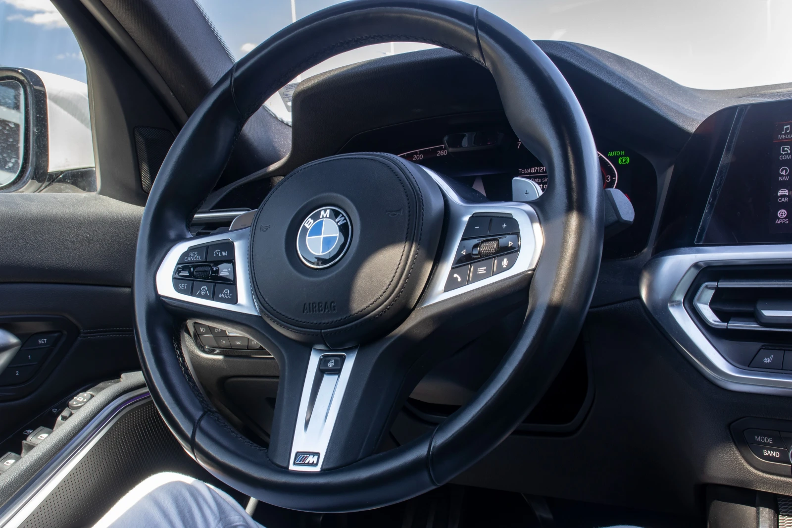 BMW 330 M PACK/LASER/DISTRONIC/360/ADAPTIVE, снимка 11 - Автомобили и джипове - 54382779