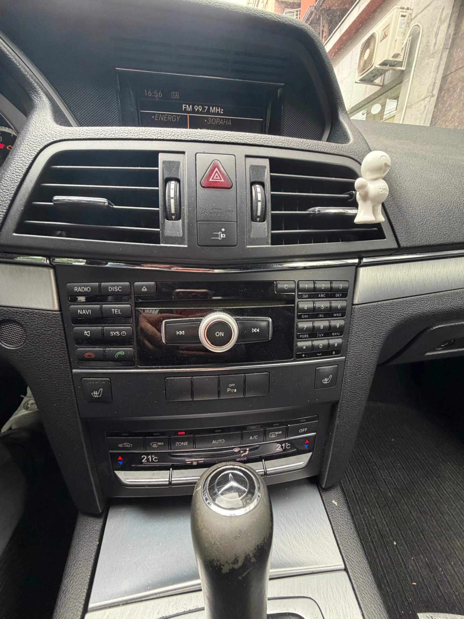 Mercedes-Benz E 220, снимка 5 - Автомобили и джипове - 54654840