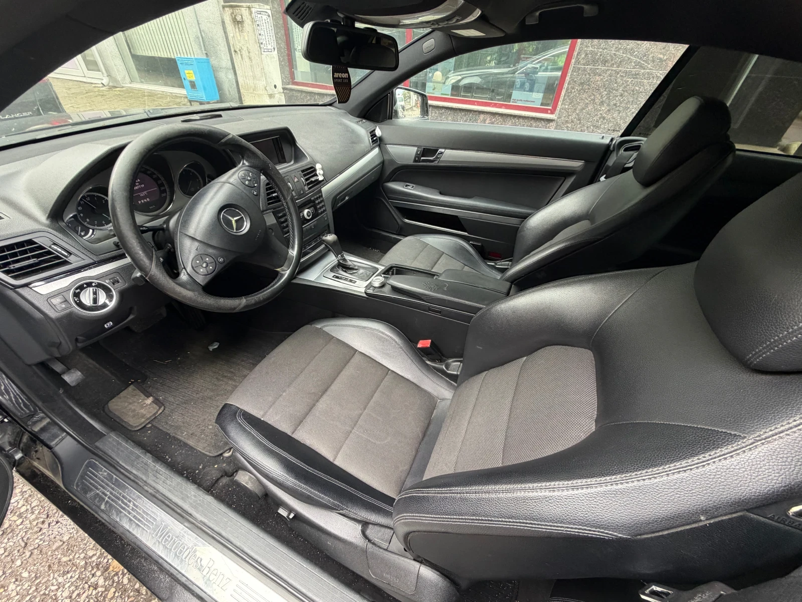 Mercedes-Benz E 220, снимка 10 - Автомобили и джипове - 54654840