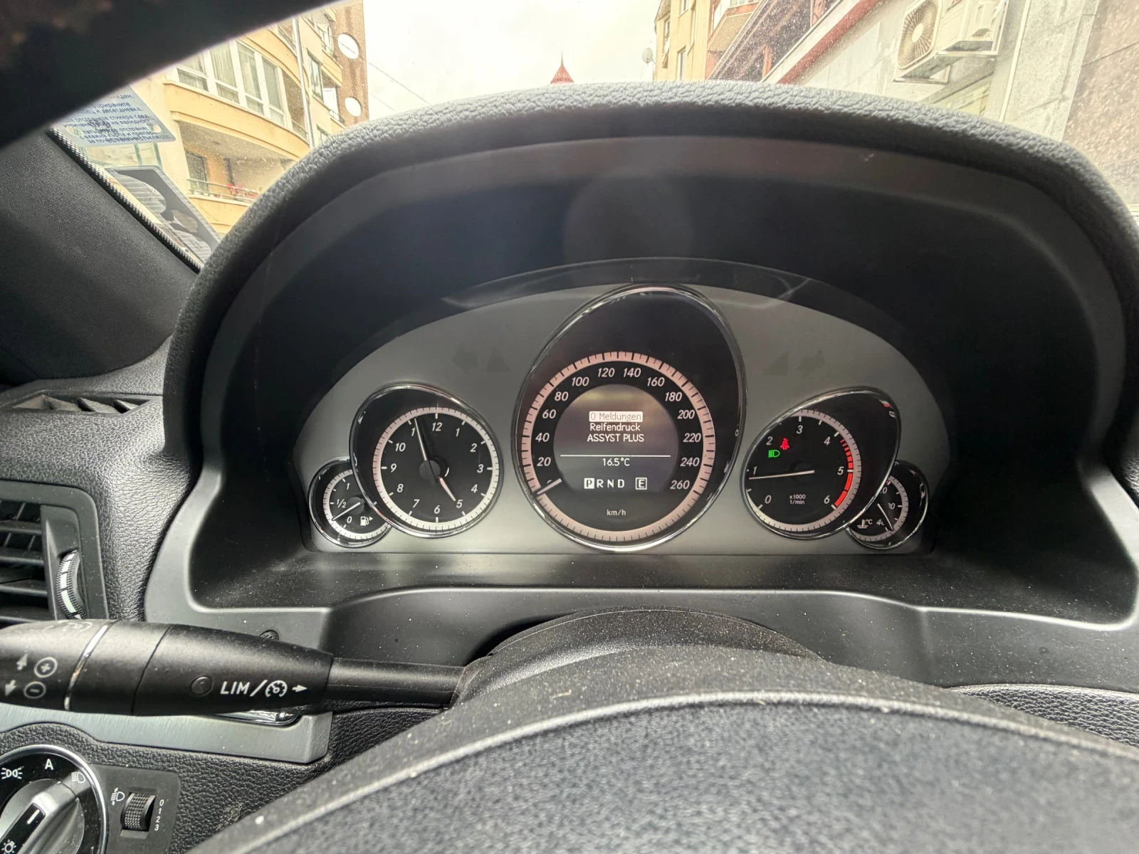 Mercedes-Benz E 220, снимка 7 - Автомобили и джипове - 54654840