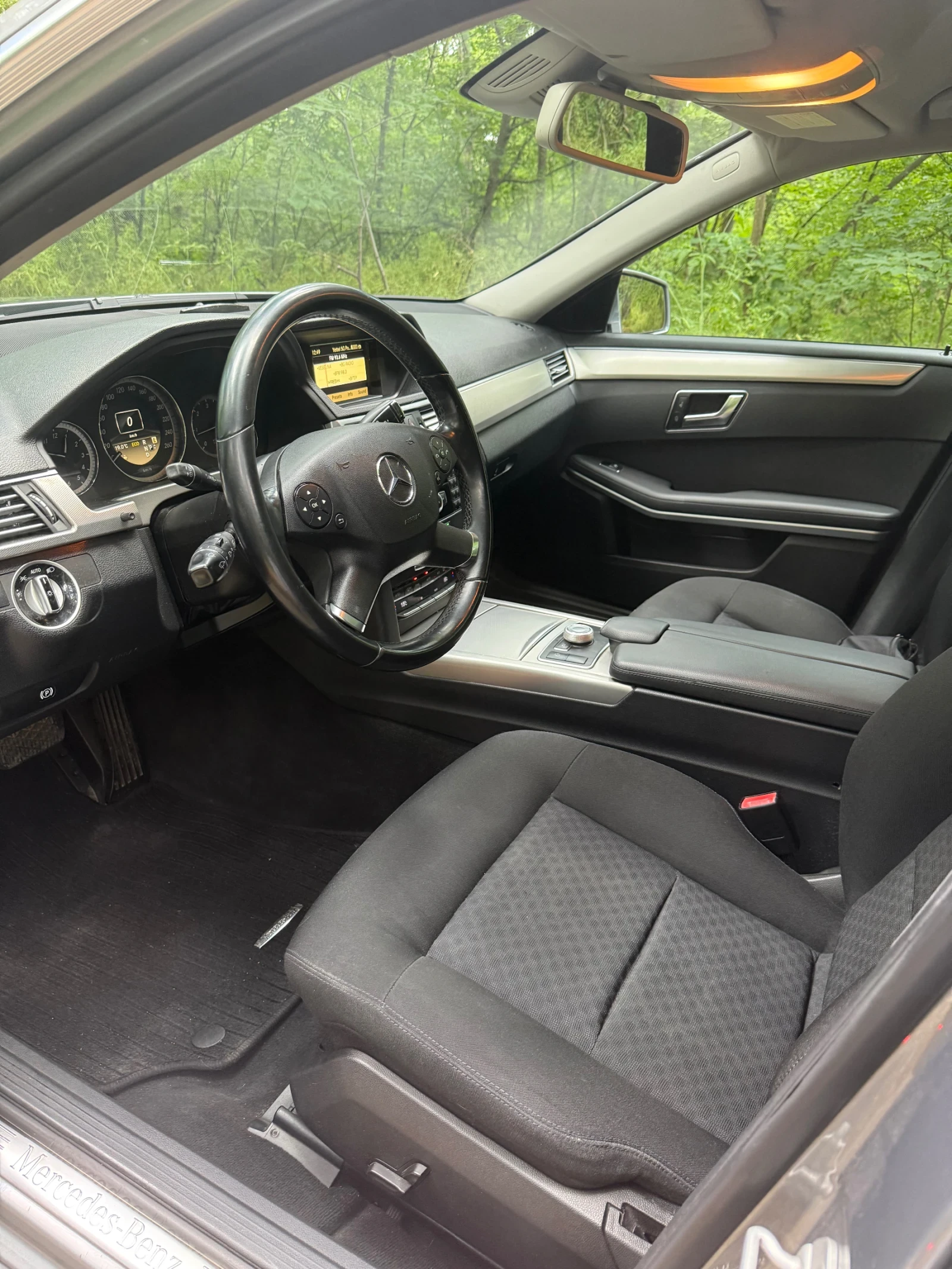 Mercedes-Benz E 250 4MATIC, снимка 9 - Автомобили и джипове - 54711844