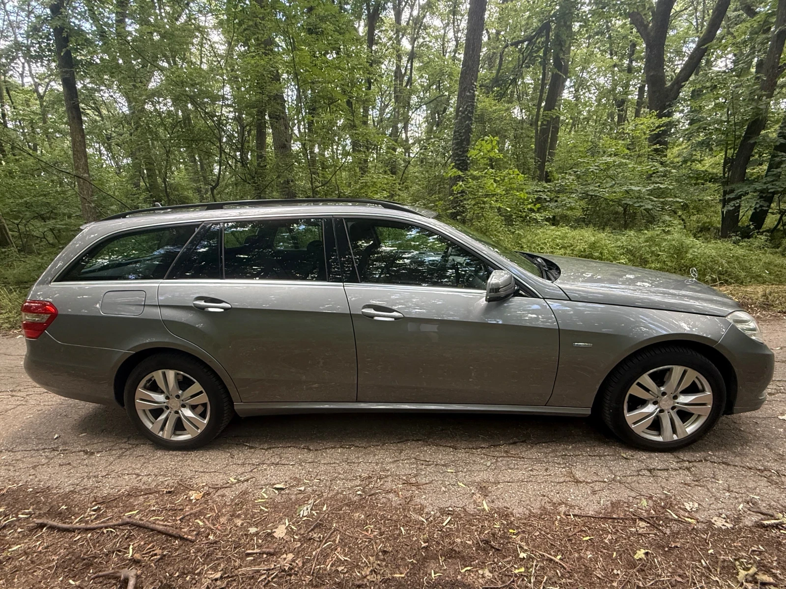 Mercedes-Benz E 250 4MATIC, снимка 4 - Автомобили и джипове - 54711844