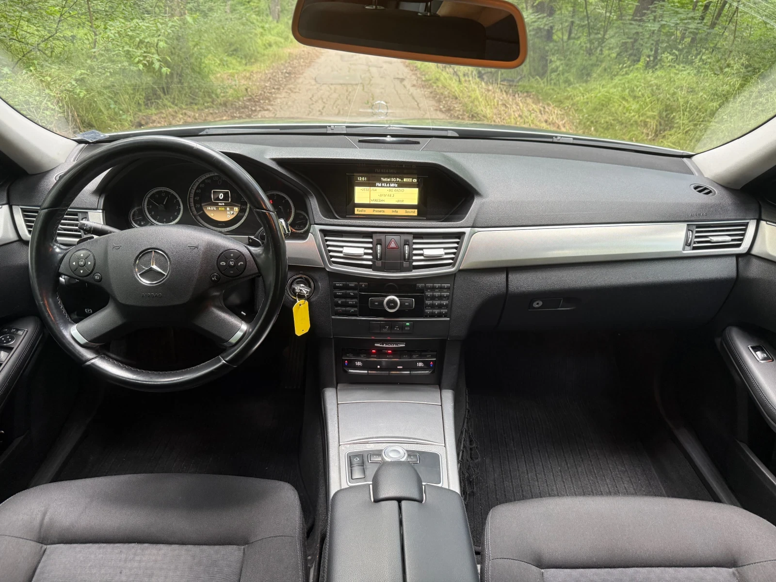 Mercedes-Benz E 250 4MATIC, снимка 11 - Автомобили и джипове - 54711844