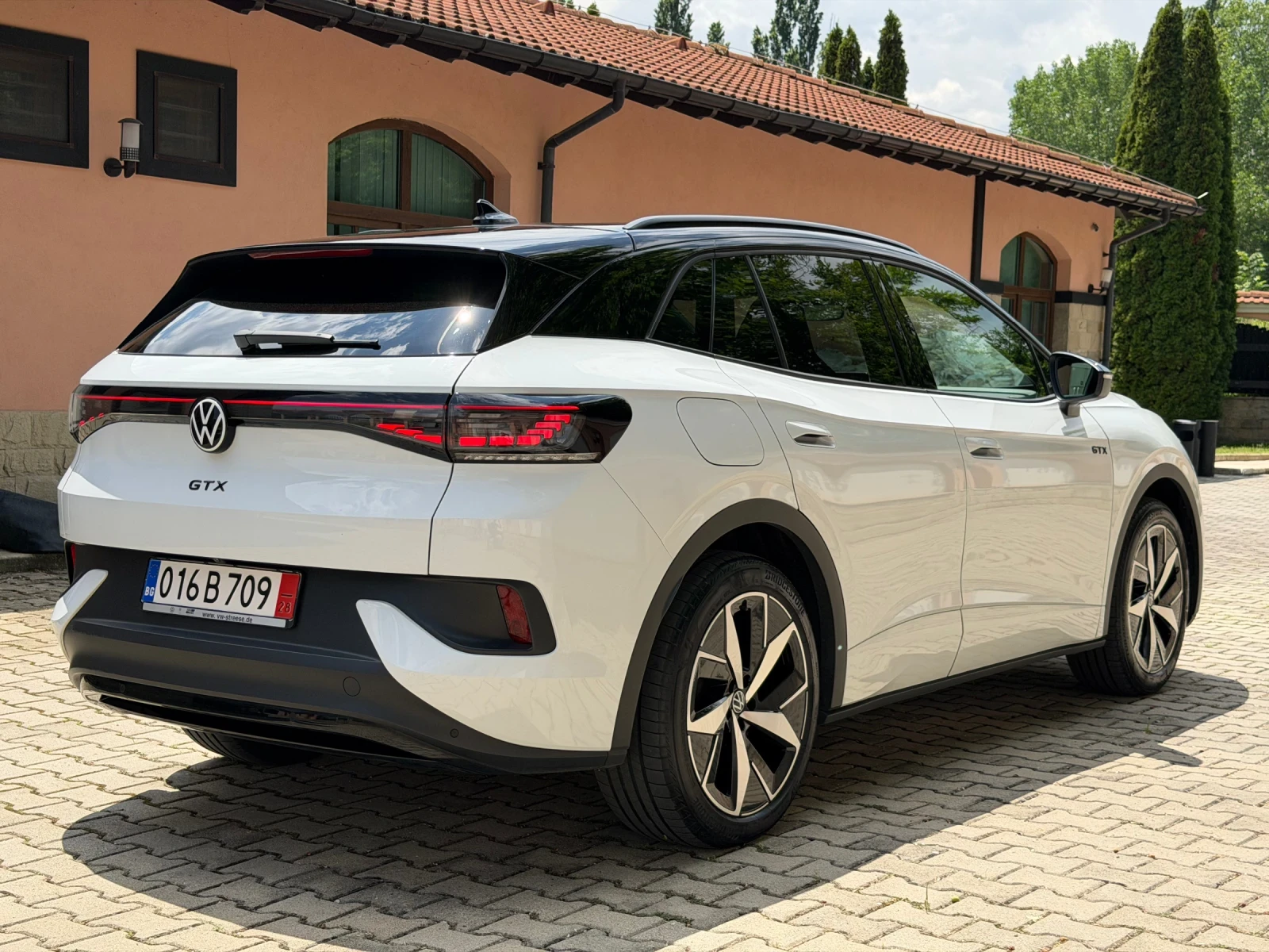 VW ID.4 GTX/4x4/SportSeats/Memory/Massage/360cam/Head-up, снимка 4 - Автомобили и джипове - 54768854