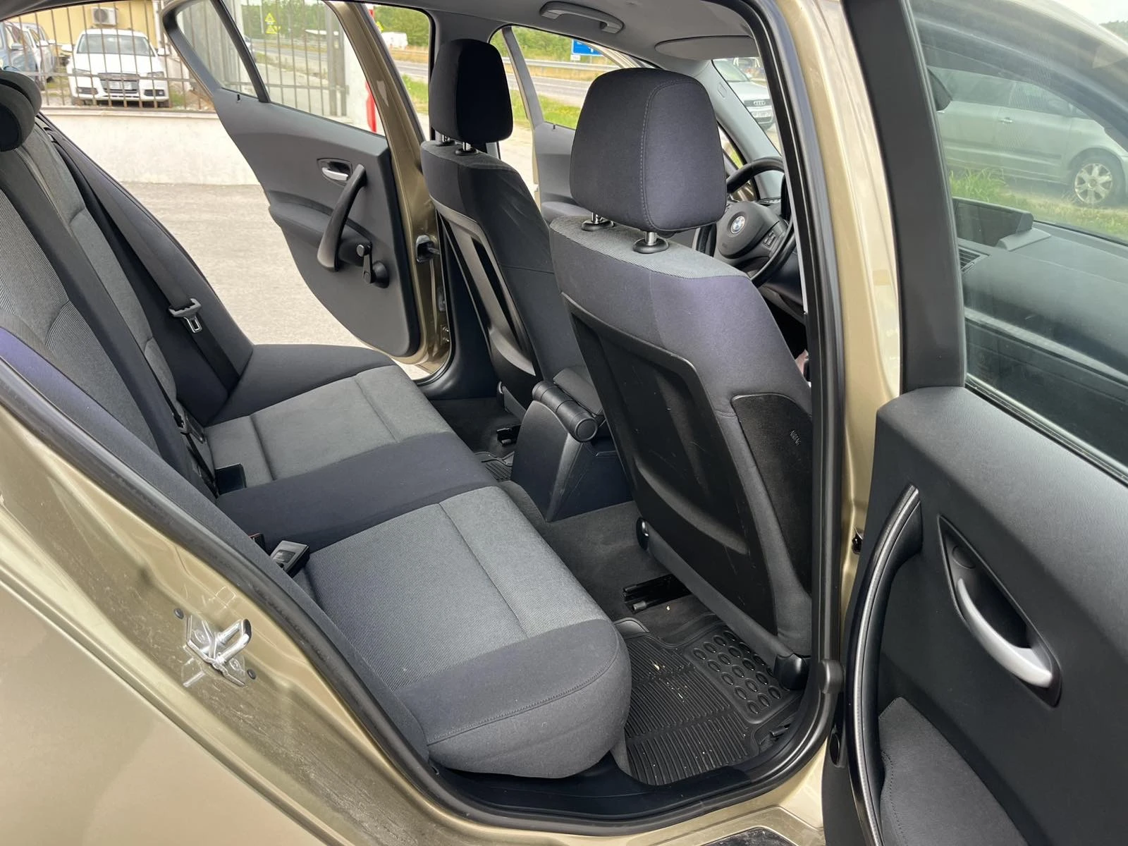 BMW 116 1.6I 116кс 6 СКОРОСТИ NAVI КСЕНОН ПАРКТРОНИК , снимка 10 - Автомобили и джипове - 55226303