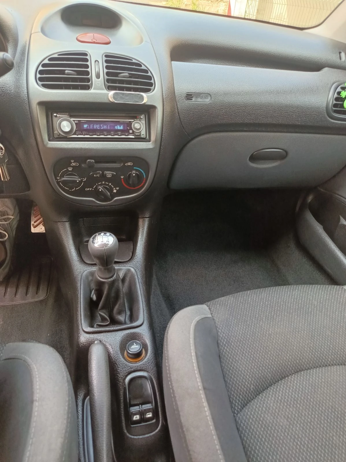 Peugeot 206 1400 HDi, снимка 17 - Автомобили и джипове - 55340495