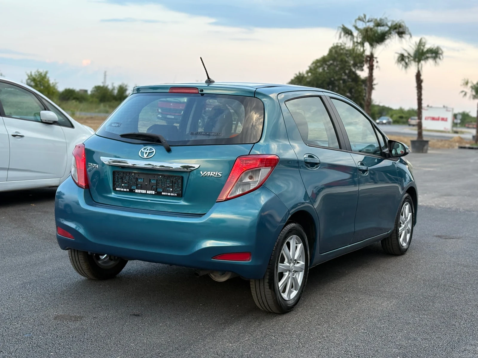 Toyota Yaris 1.0 VVT-i Navi Камера Климатроник, снимка 4 - Автомобили и джипове - 55387206