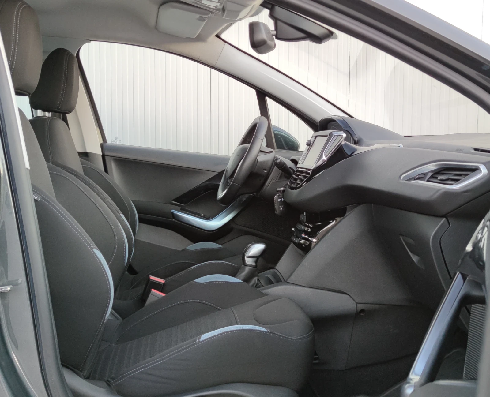 Peugeot 208 1.4i* , снимка 11 - Автомобили и джипове - 55417904