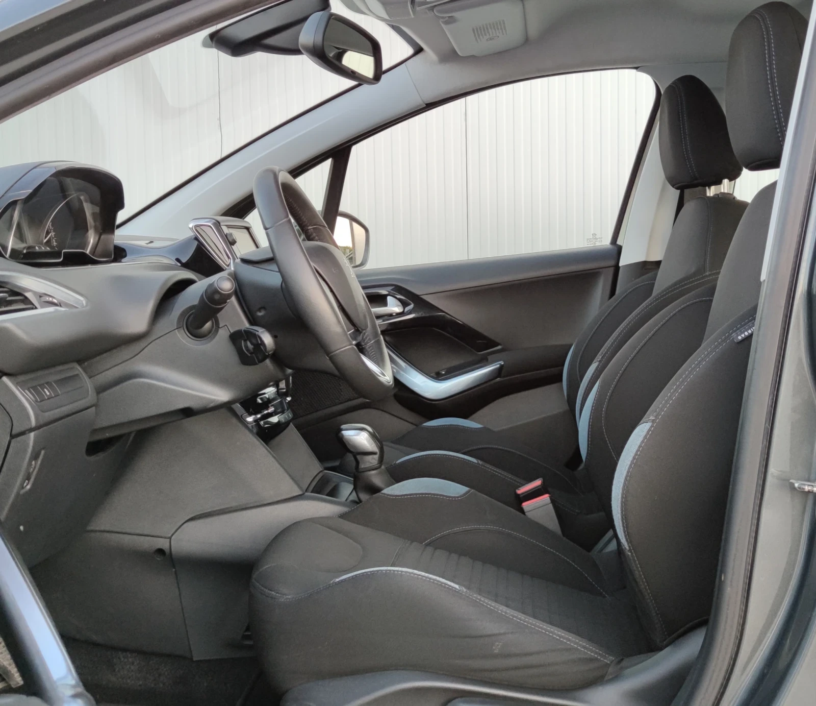 Peugeot 208 1.4i* , снимка 10 - Автомобили и джипове - 55417904