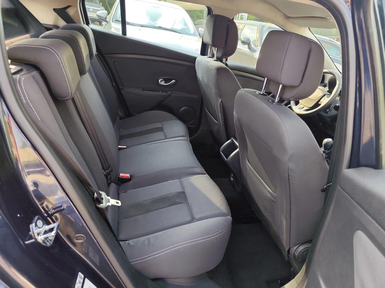 Renault Megane 1.5DCi* Klimatronik* , снимка 10 - Автомобили и джипове - 55784140
