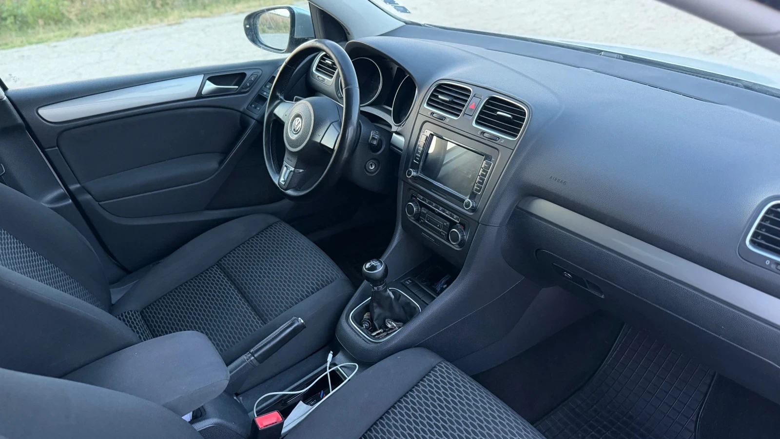VW Golf 1.6 TDI, снимка 9 - Автомобили и джипове - 56016599