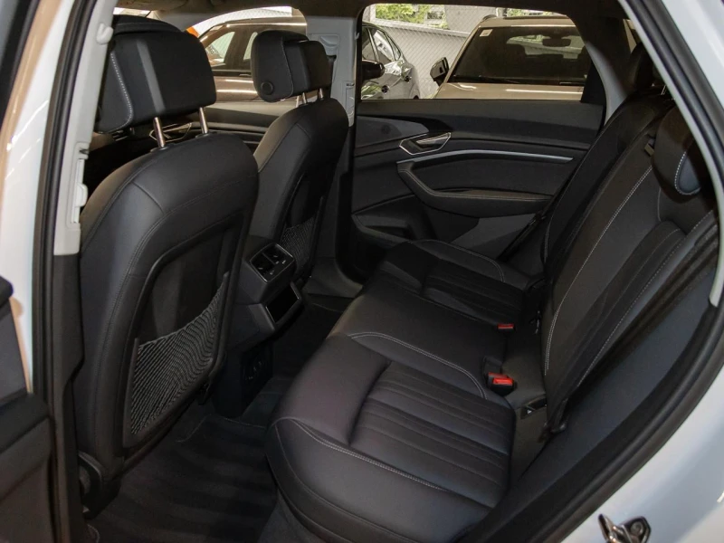 Audi Q8 50 E-TRON/S-LINE/MATRIX/B&O/CAMERA/BLACK OPTIC/, снимка 15 - Автомобили и джипове - 51384160