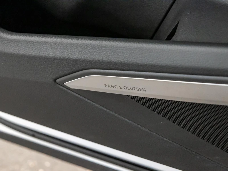 Audi Q8 50 E-TRON/S-LINE/MATRIX/B&O/CAMERA/BLACK OPTIC/, снимка 9 - Автомобили и джипове - 51384160