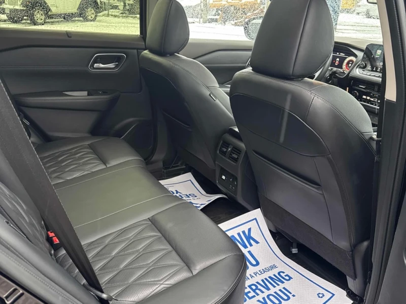 Nissan Rogue * Platinum * CARFAX * ЦЕНА ДО БЪЛГАРИЯ, снимка 12 - Автомобили и джипове - 53047667