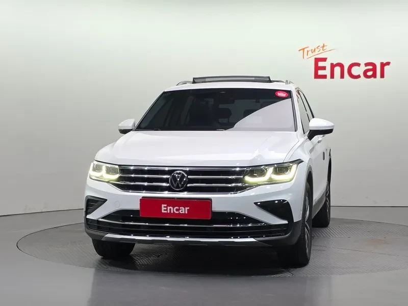 VW T-Roc 2.0L / 360 view / Blind spot / HUD, снимка 2 - Автомобили и джипове - 55126239
