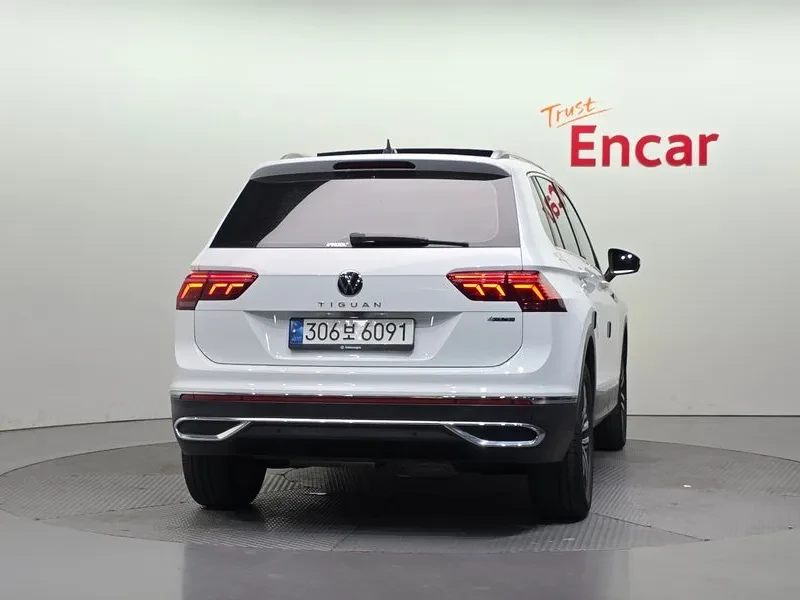 VW T-Roc 2.0L / 360 view / Blind spot / HUD, снимка 4 - Автомобили и джипове - 55126239