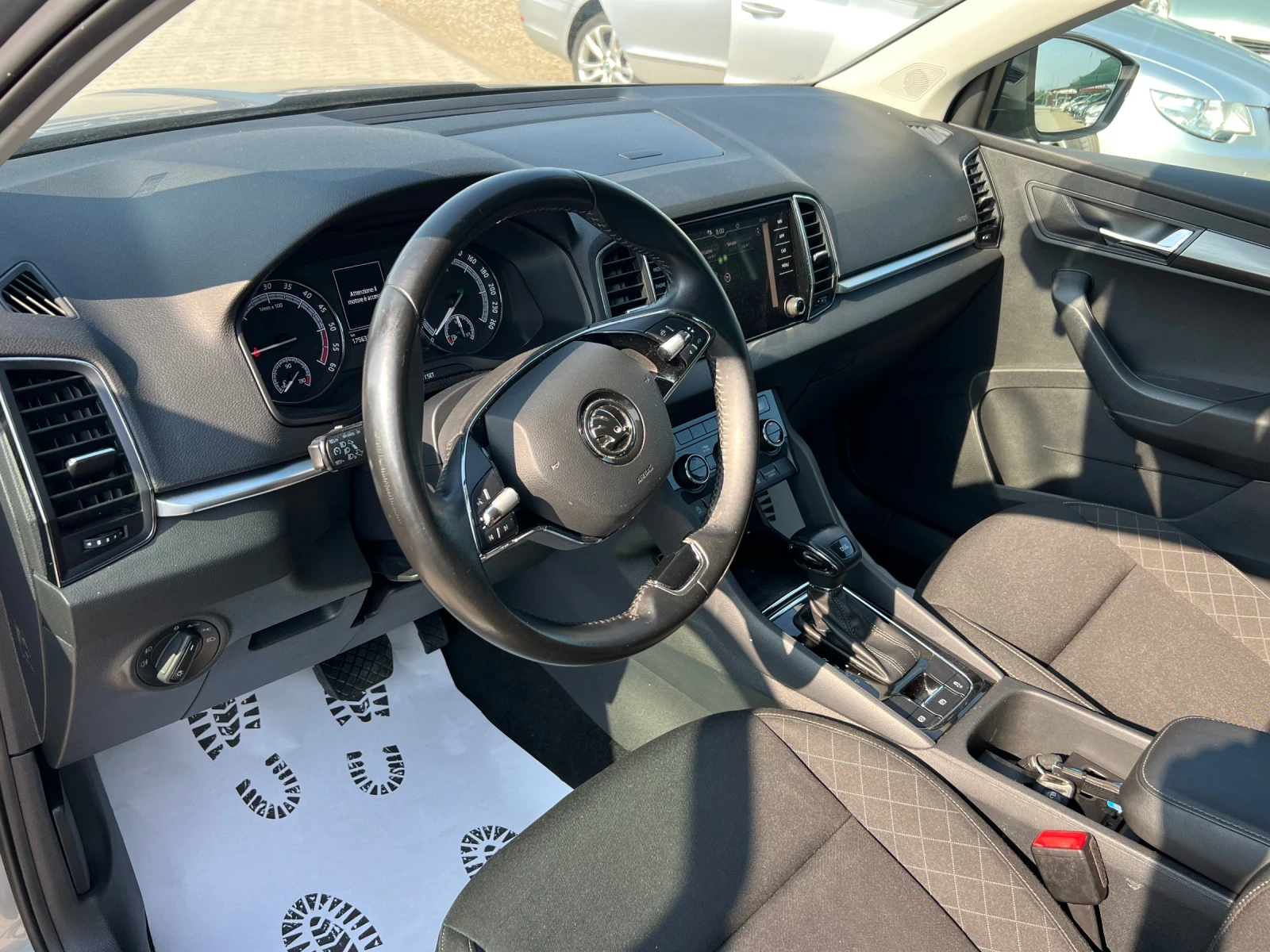Skoda Karoq 1.6TDi DSG Navi Kamera Лизинг - изображение 8