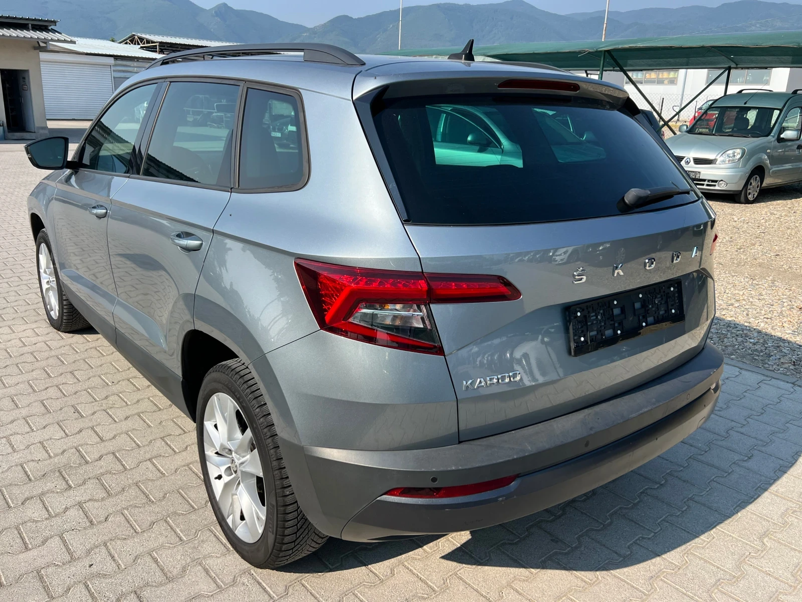 Skoda Karoq 1.6TDi DSG Navi Kamera Лизинг - изображение 4
