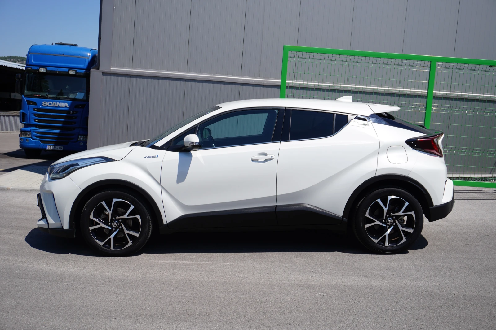 Toyota C-HR 2.0i HYBRID FACELIFT, CARPLAY, БЯЛА ПЕРЛА/80.000КМ - изображение 2