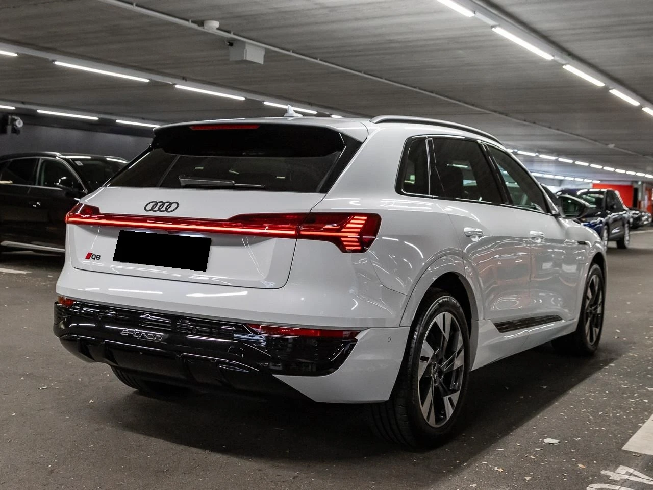 Audi Q8 50 E-TRON/S-LINE/MATRIX/B&O/CAMERA/BLACK OPTIC/ - изображение 8