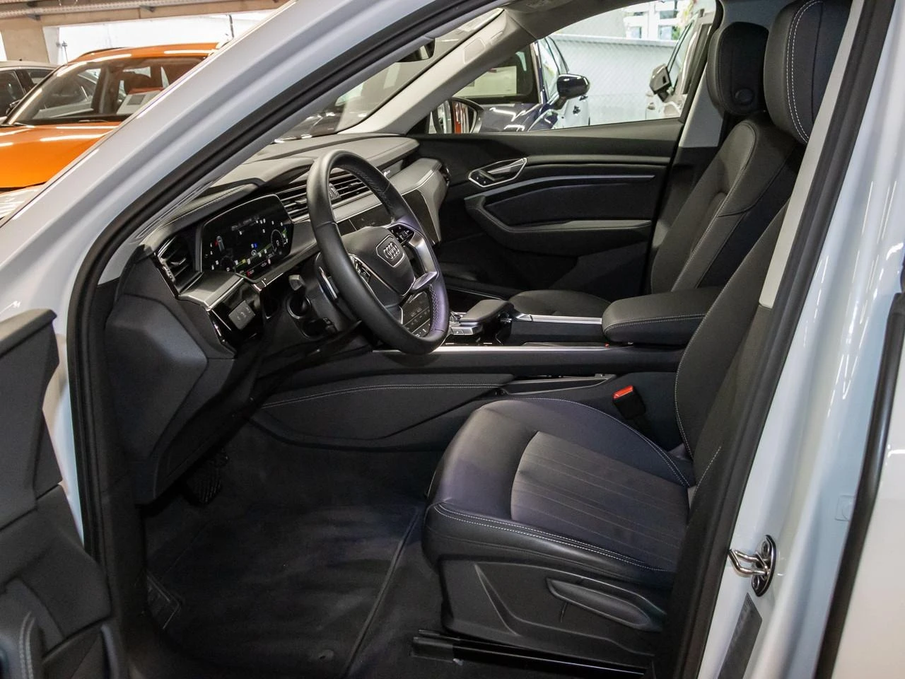 Audi Q8 50 E-TRON/S-LINE/MATRIX/B&O/CAMERA/BLACK OPTIC/ - изображение 10