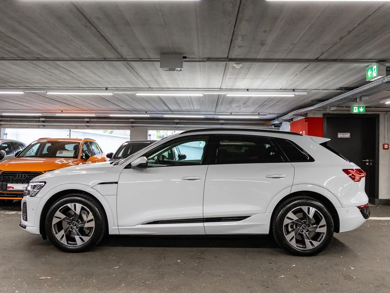 Audi Q8 50 E-TRON/S-LINE/MATRIX/B&O/CAMERA/BLACK OPTIC/ - изображение 5