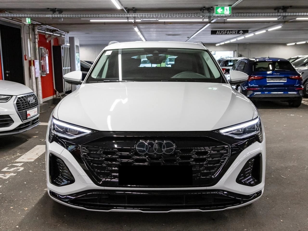 Audi Q8 50 E-TRON/S-LINE/MATRIX/B&O/CAMERA/BLACK OPTIC/ - изображение 2