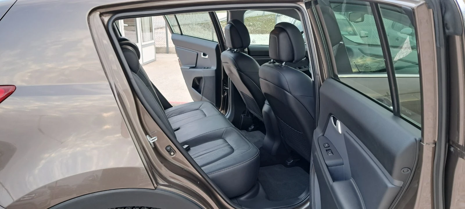 Kia Sportage 2.0 163KC AVTO NAVI ���� ������� | Mobile.bg � ����������� 16