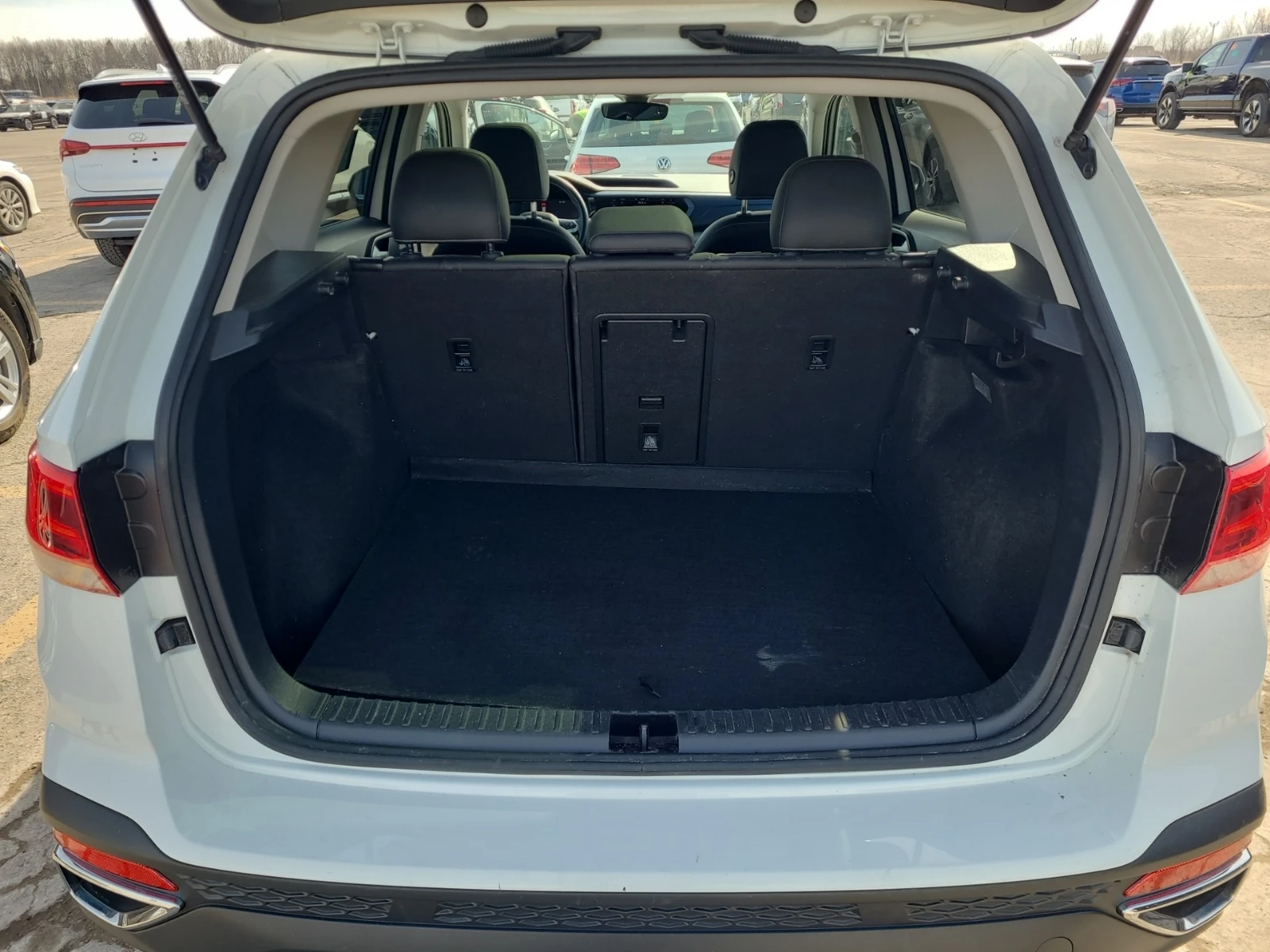 VW Taos SE 4MOTION, снимка 8 - Автомобили и джипове - 53746317