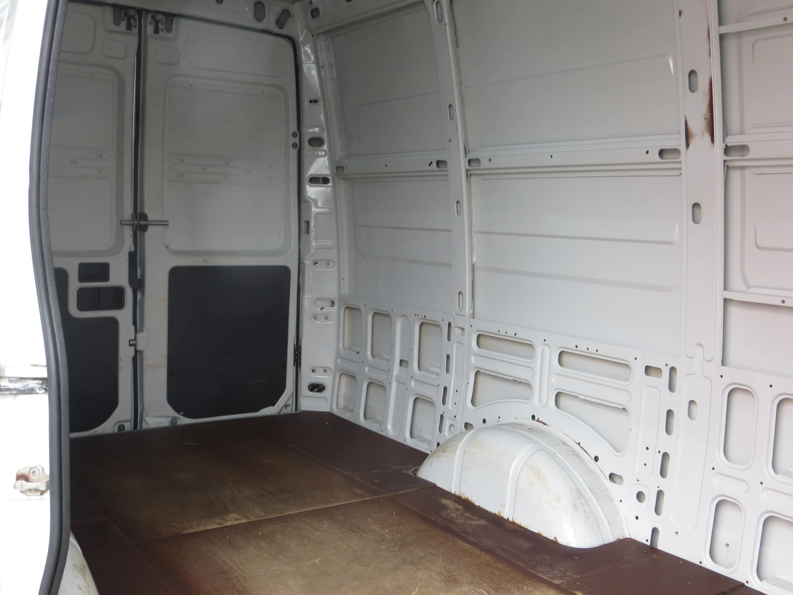 Iveco Daily 35S13-12 КУБ. М. ОБЕМ НА ТОВАРНОТО ПОМЕЩЕНИЕ, снимка 13 - Бусове и автобуси - 54067319