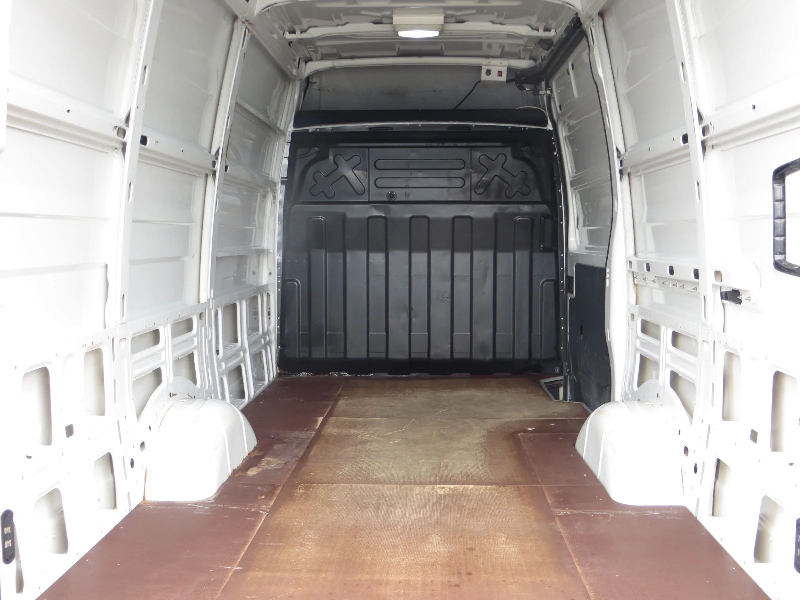 Iveco Daily 35S13-12 КУБ. М. ОБЕМ НА ТОВАРНОТО ПОМЕЩЕНИЕ, снимка 15 - Бусове и автобуси - 54067319