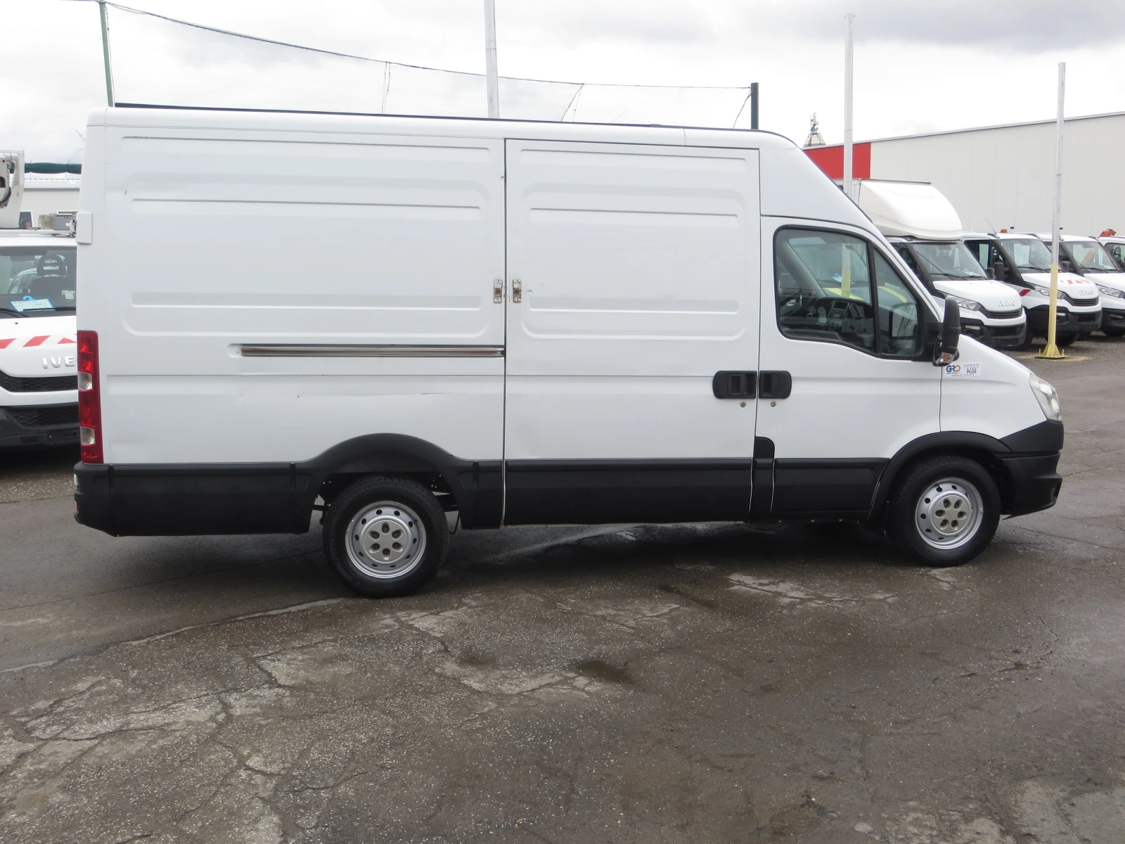 Iveco Daily 35S13-12 КУБ. М. ОБЕМ НА ТОВАРНОТО ПОМЕЩЕНИЕ, снимка 5 - Бусове и автобуси - 54067319