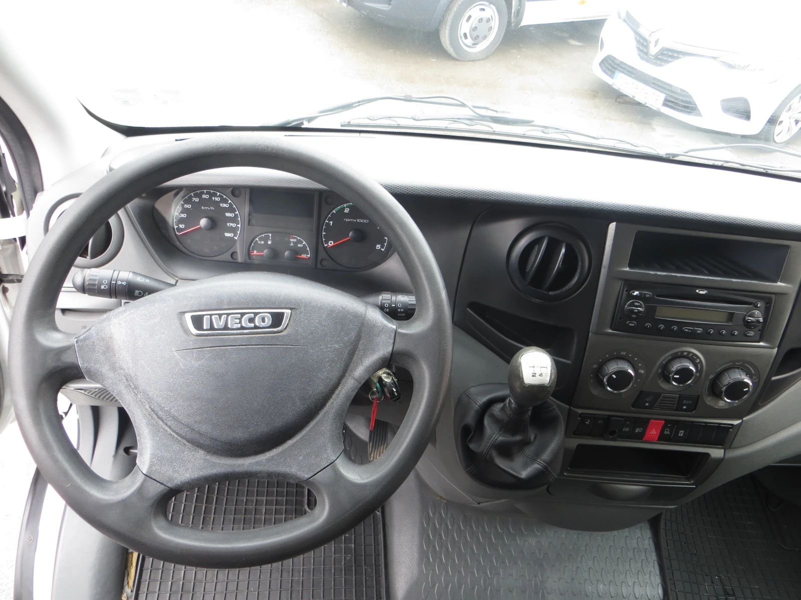 Iveco Daily 35S13-12 КУБ. М. ОБЕМ НА ТОВАРНОТО ПОМЕЩЕНИЕ, снимка 8 - Бусове и автобуси - 54067319