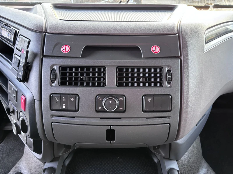 Daf XF 530 SSC Super Space Cab, снимка 15 - Камиони - 53075305