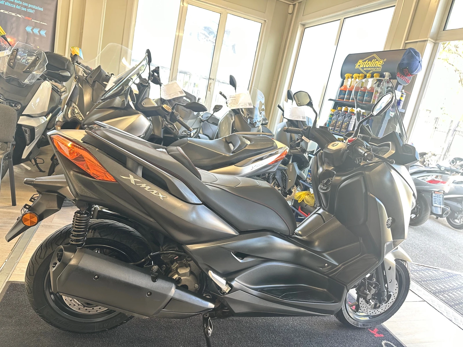 Yamaha X-max 300i ABS/TC/LED 08.2020г., снимка 16 - Мотоциклети и мототехника - 55569355