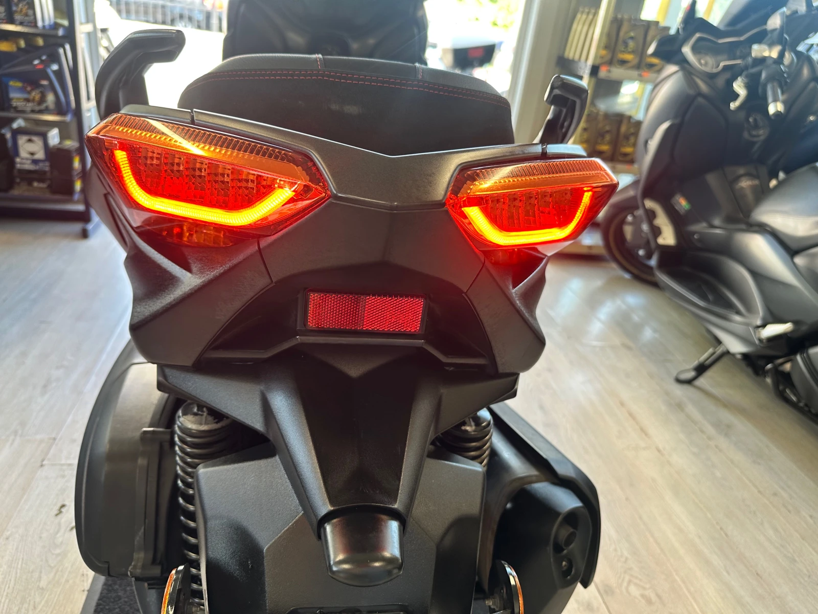 Yamaha X-max 300i ABS/TC/LED 08.2020г., снимка 5 - Мотоциклети и мототехника - 55569355