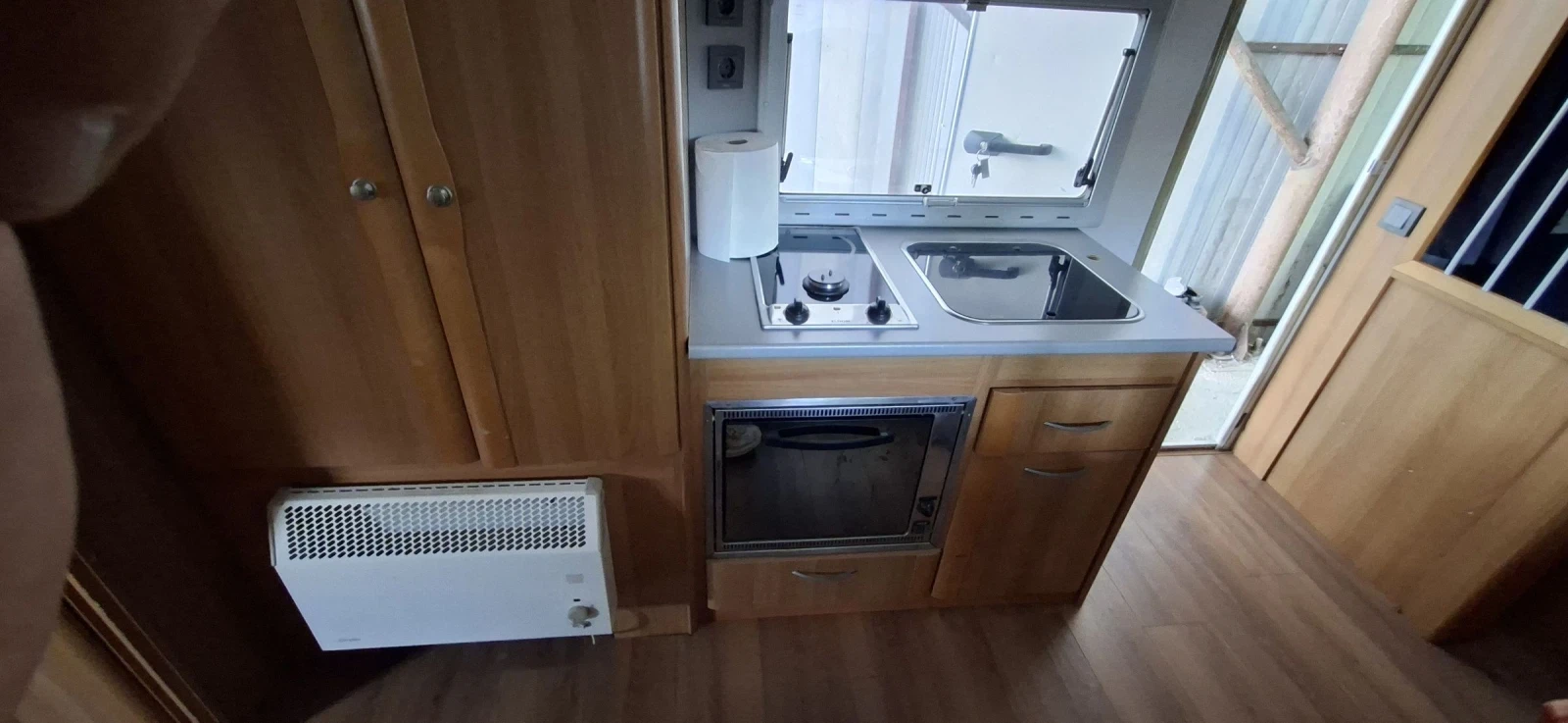 Каравана Knaus 820, снимка 10 - Каравани и кемпери - 54631872